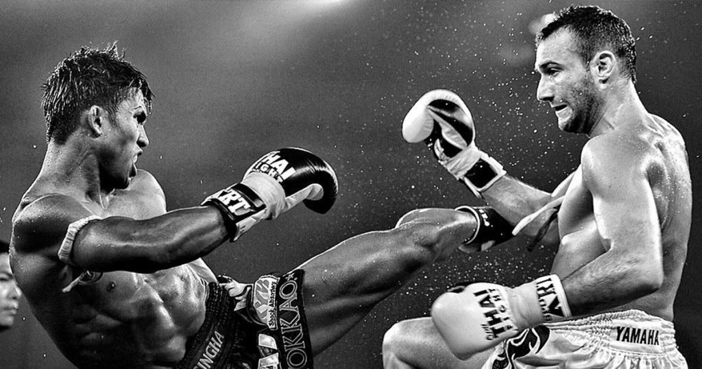 Muay Dtae A Muay Thai fighter attacking an opponent with a kick.