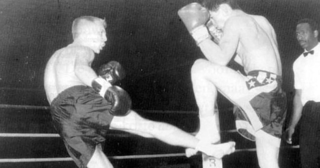 Ramon Dekkers fighting in the ring