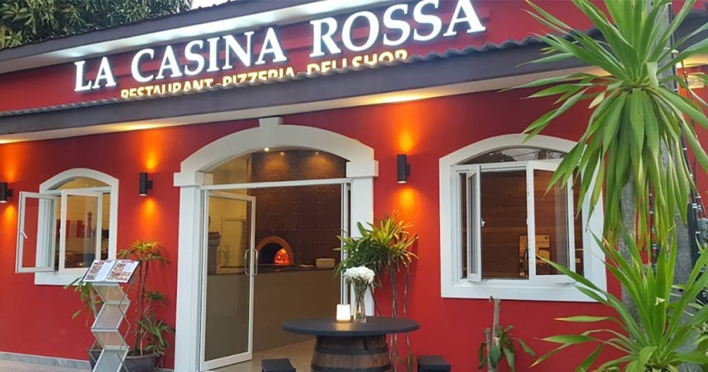 The entrance of La Casina Rosa